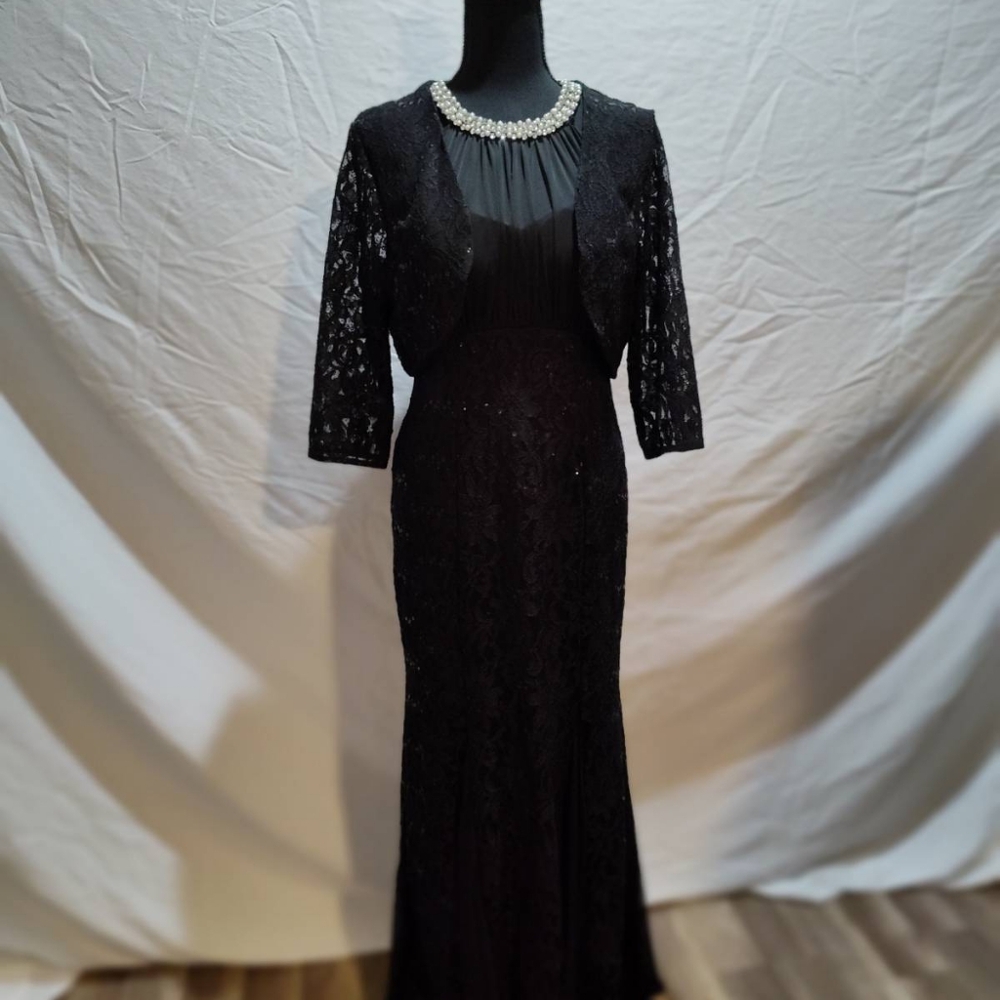 Women's Dress formal size medium with necklace and lace.